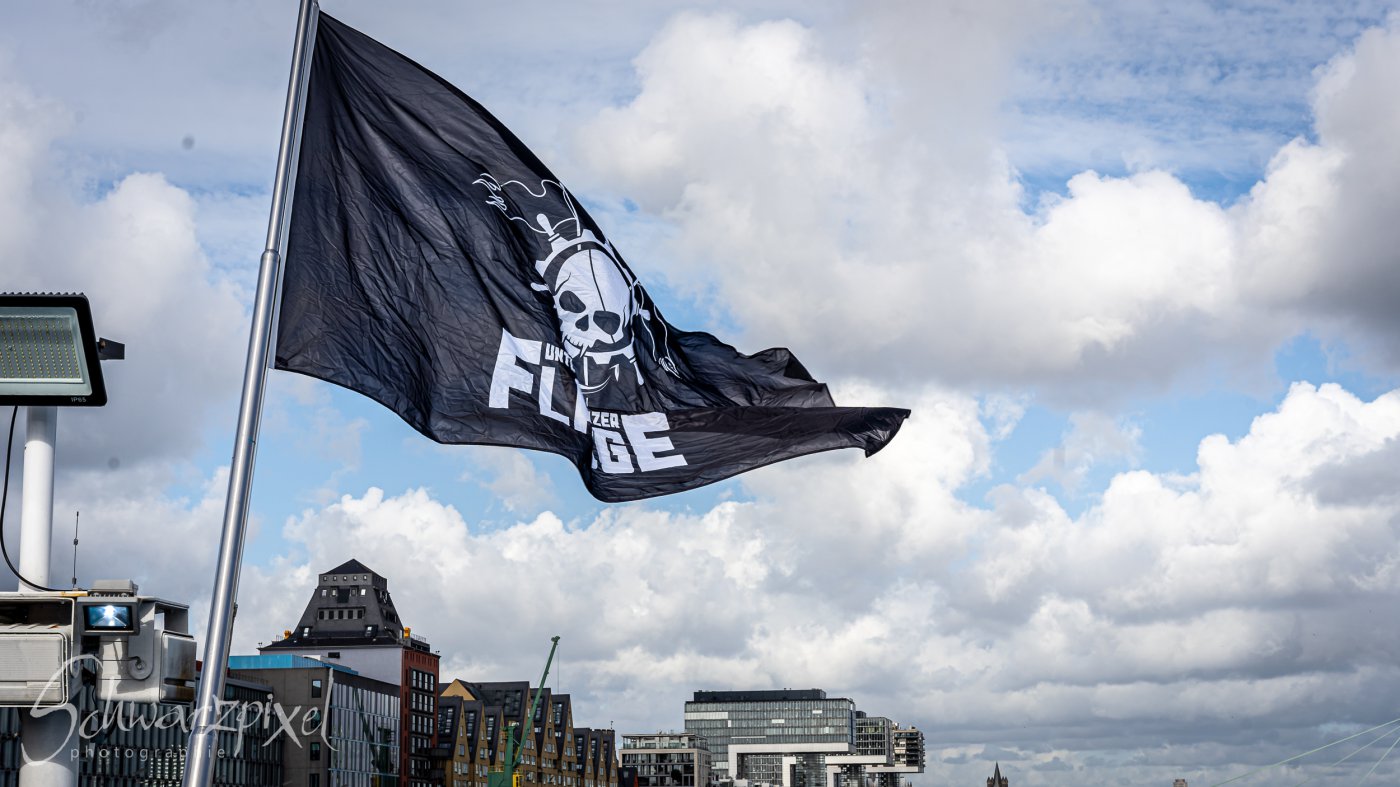 Unter Schwarzer Flagge Herbst 2023