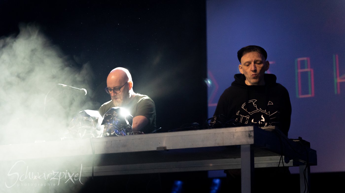 Front 242 und Nitzer Ebb