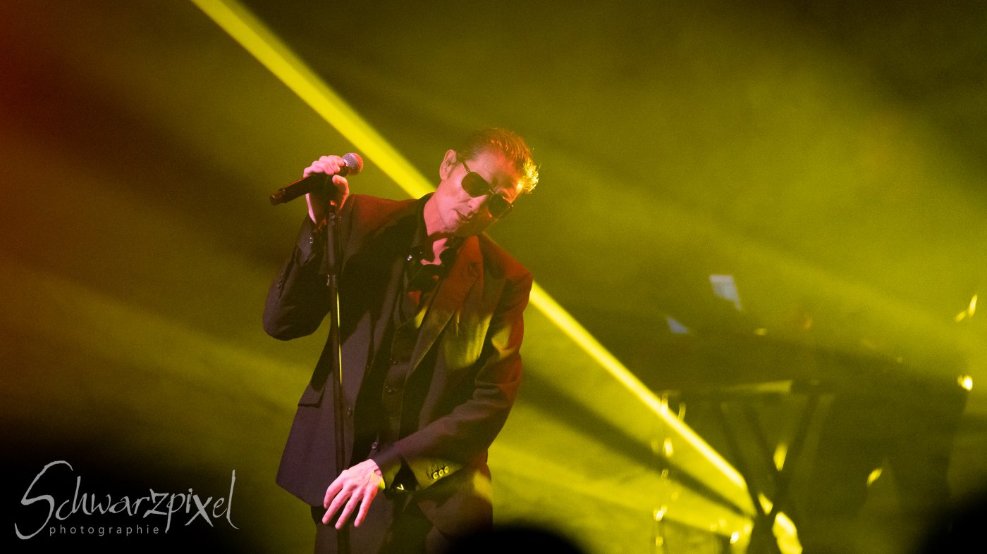 Front 242 und Nitzer Ebb