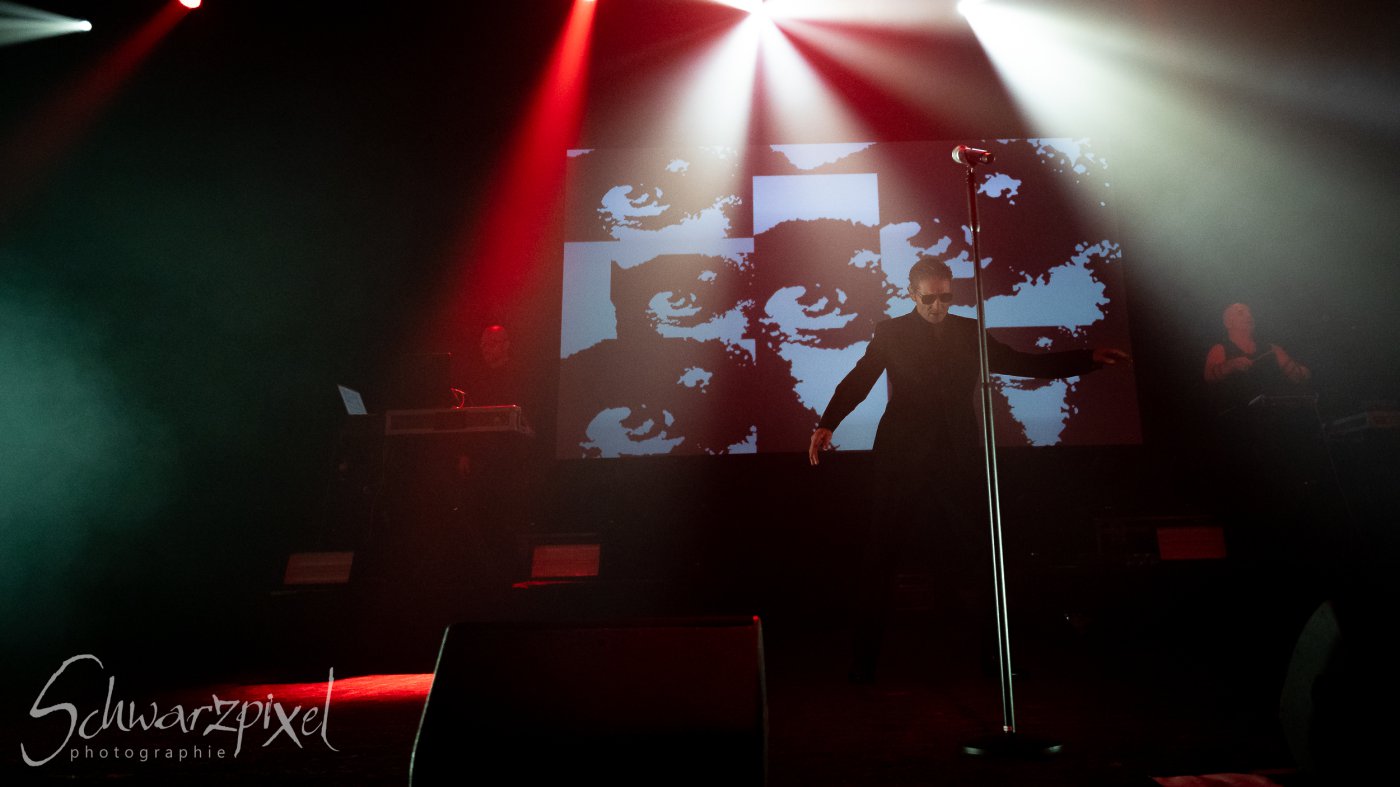 Front 242 und Nitzer Ebb