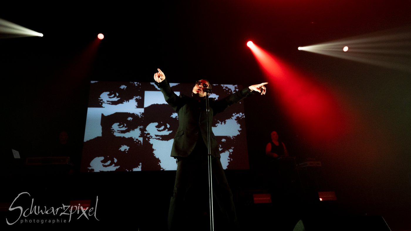 Front 242 und Nitzer Ebb