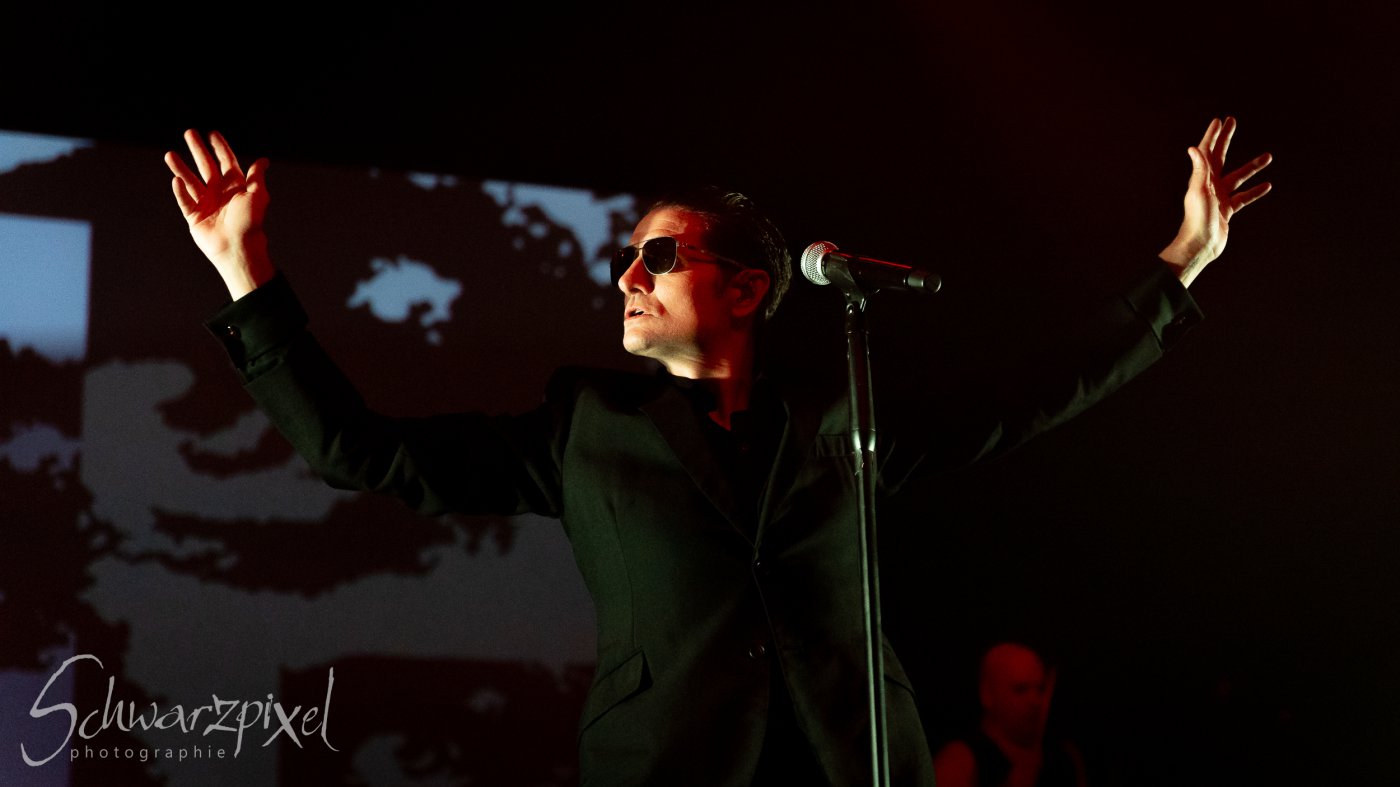 Front 242 und Nitzer Ebb