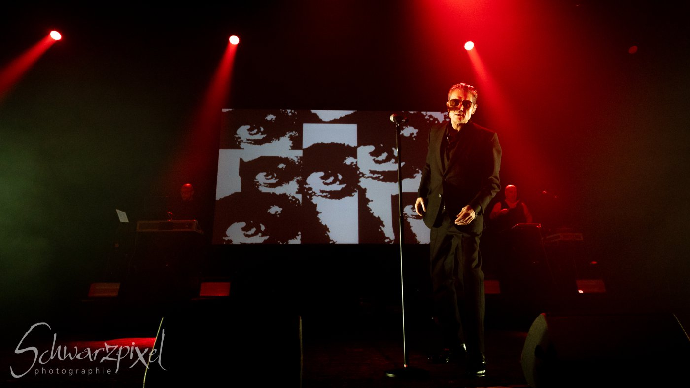 Front 242 und Nitzer Ebb