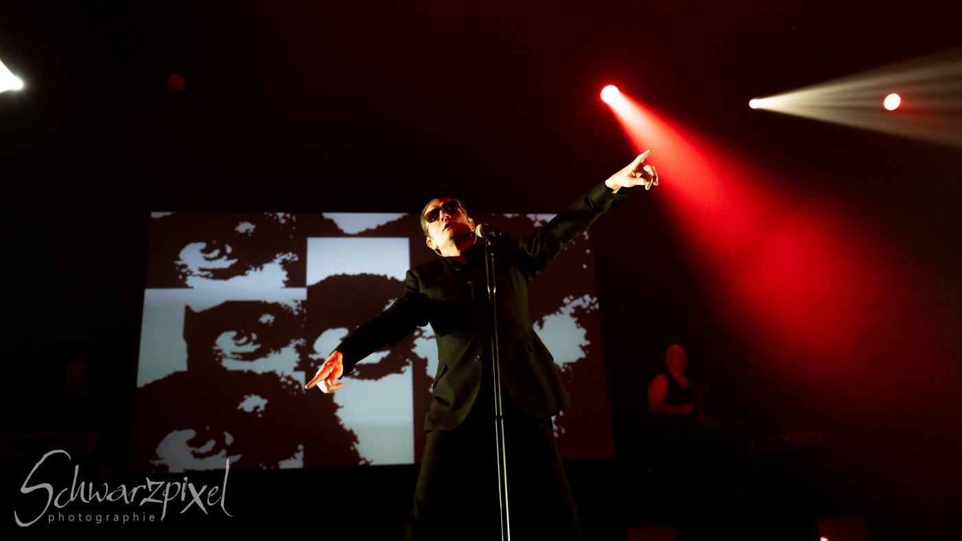 Front 242 und Nitzer Ebb