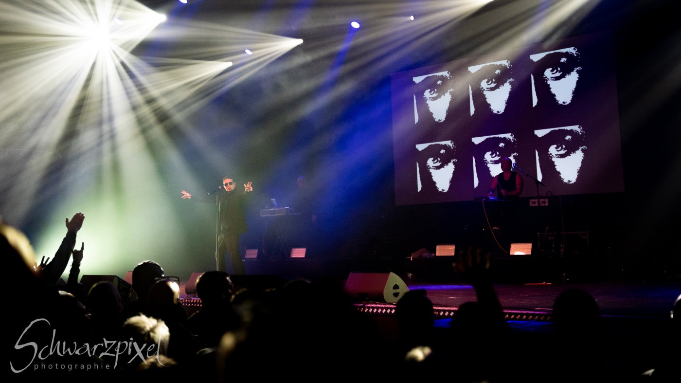 Front 242 und Nitzer Ebb