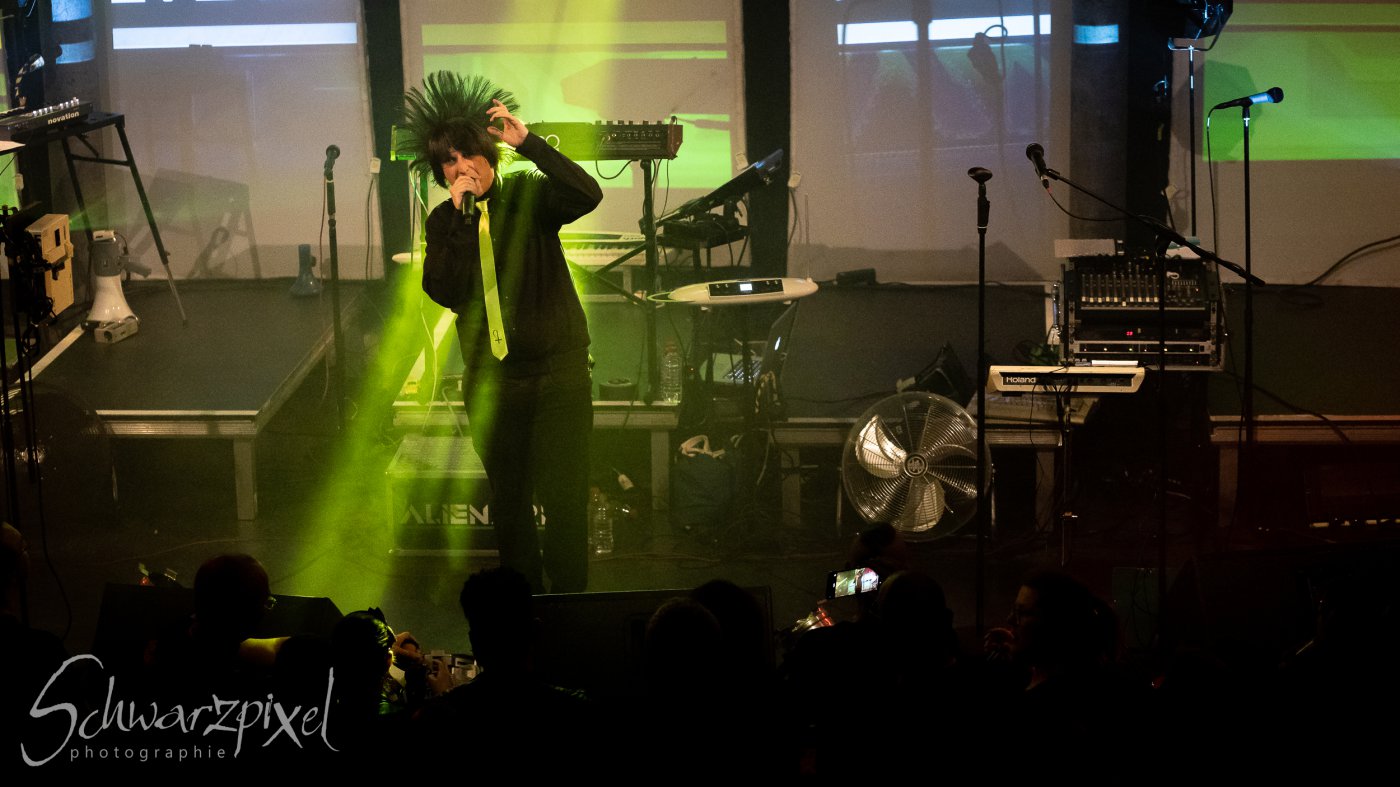 WELLE:ERDBALL - FILM-FUNK-FERNSEHEN – TRILOGIE TOURNEE