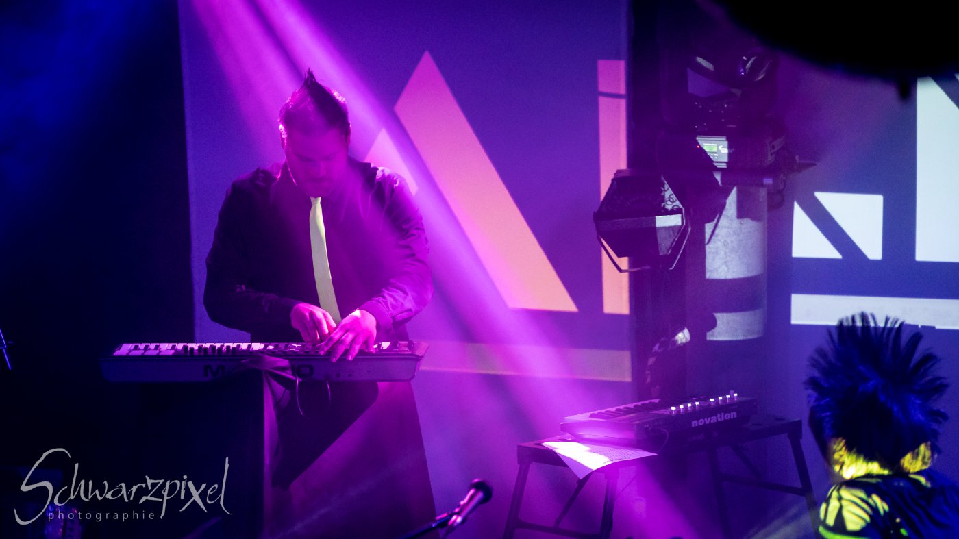 WELLE:ERDBALL - FILM-FUNK-FERNSEHEN – TRILOGIE TOURNEE
