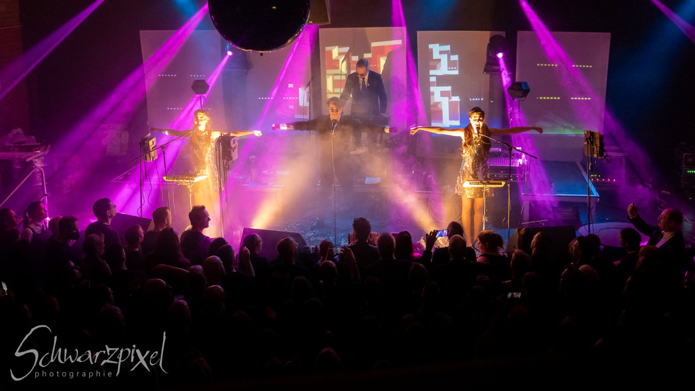 WELLE:ERDBALL - FILM-FUNK-FERNSEHEN – TRILOGIE TOURNEE
