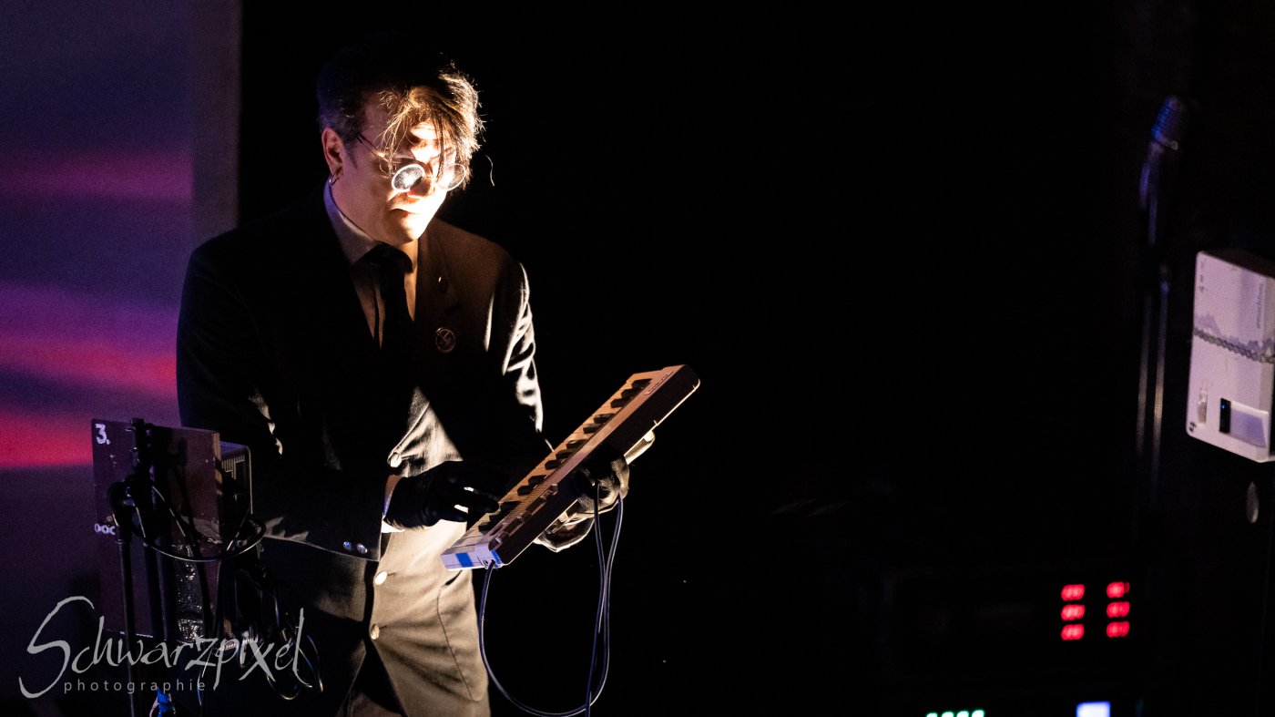 WELLE:ERDBALL - FILM-FUNK-FERNSEHEN – TRILOGIE TOURNEE