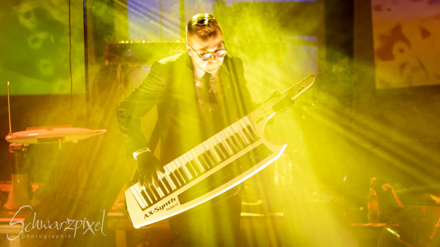 WELLE:ERDBALL - FILM-FUNK-FERNSEHEN – TRILOGIE TOURNEE