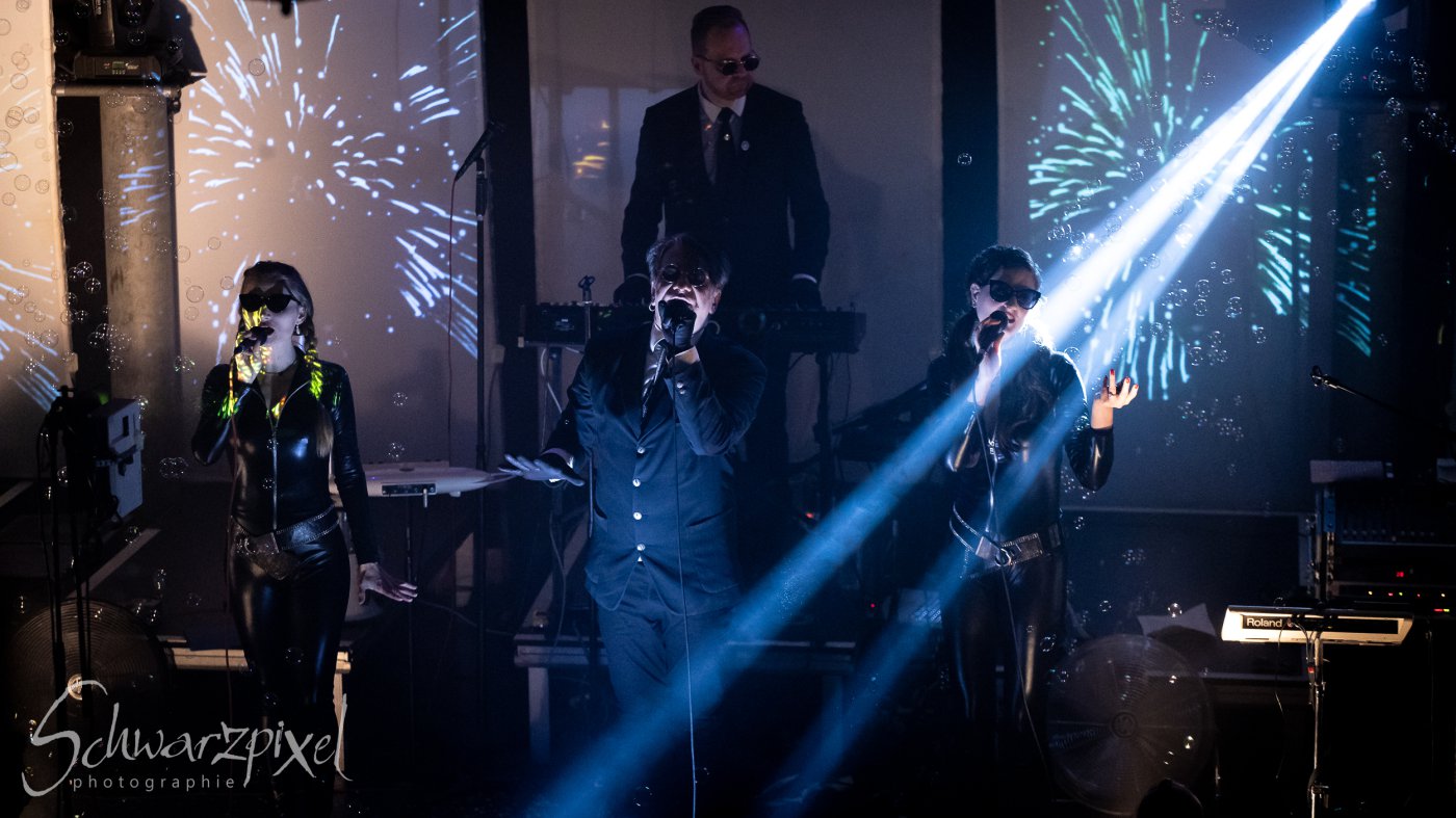 WELLE:ERDBALL - FILM-FUNK-FERNSEHEN – TRILOGIE TOURNEE