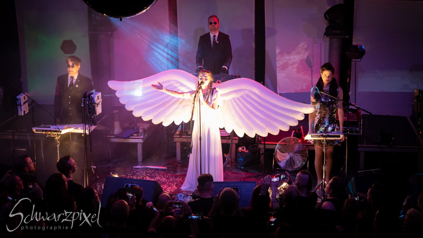 WELLE:ERDBALL - FILM-FUNK-FERNSEHEN – TRILOGIE TOURNEE