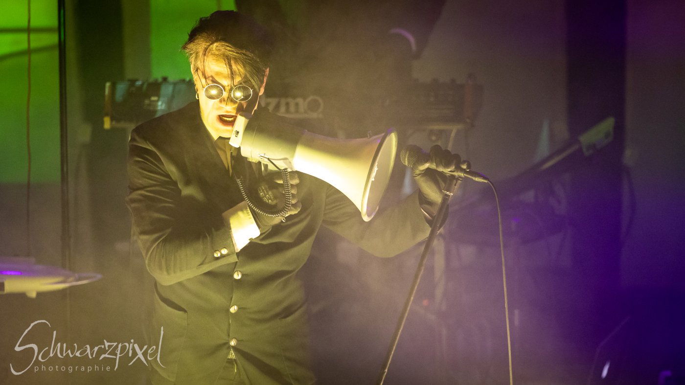 WELLE:ERDBALL - FILM-FUNK-FERNSEHEN – TRILOGIE TOURNEE