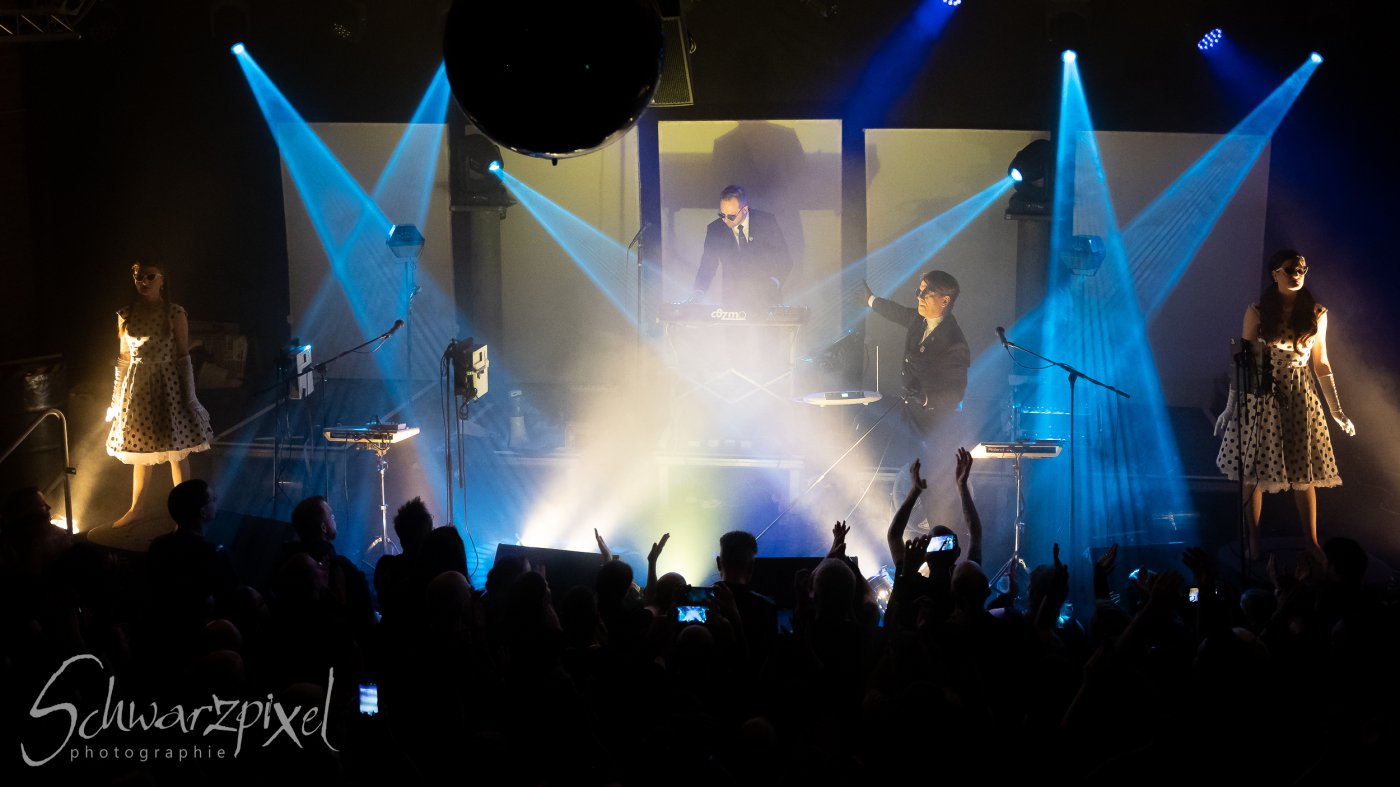 WELLE:ERDBALL - FILM-FUNK-FERNSEHEN – TRILOGIE TOURNEE