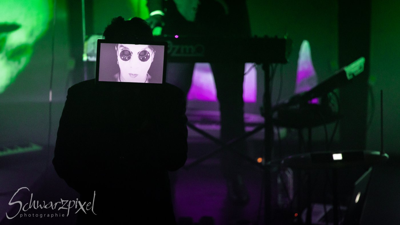 WELLE:ERDBALL - FILM-FUNK-FERNSEHEN – TRILOGIE TOURNEE