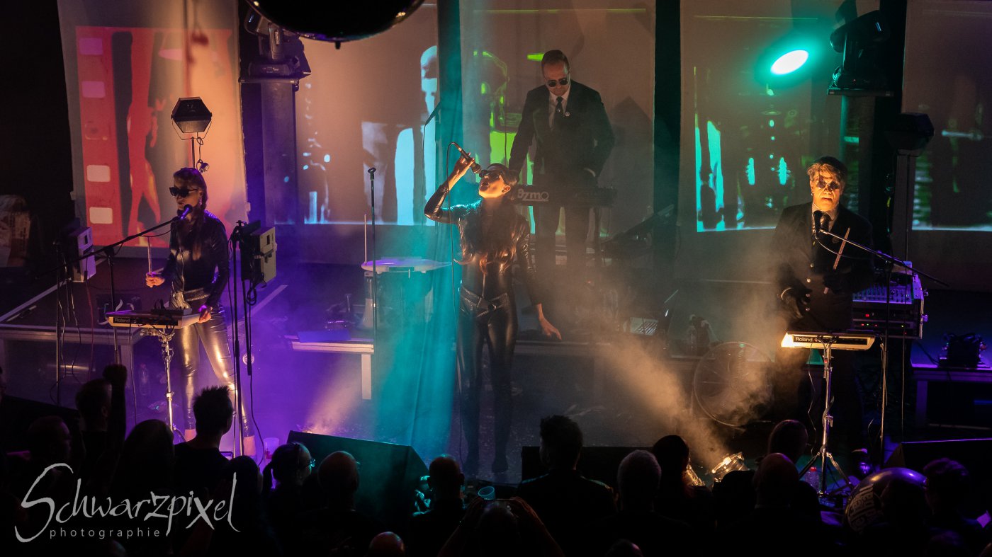 WELLE:ERDBALL - FILM-FUNK-FERNSEHEN – TRILOGIE TOURNEE