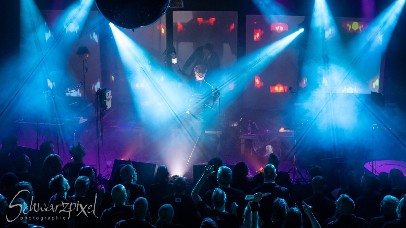 WELLE:ERDBALL - FILM-FUNK-FERNSEHEN – TRILOGIE TOURNEE