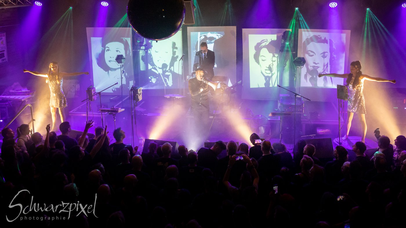 WELLE:ERDBALL - FILM-FUNK-FERNSEHEN – TRILOGIE TOURNEE
