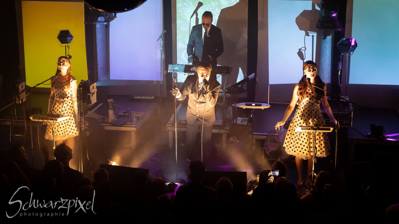 WELLE:ERDBALL - FILM-FUNK-FERNSEHEN – TRILOGIE TOURNEE