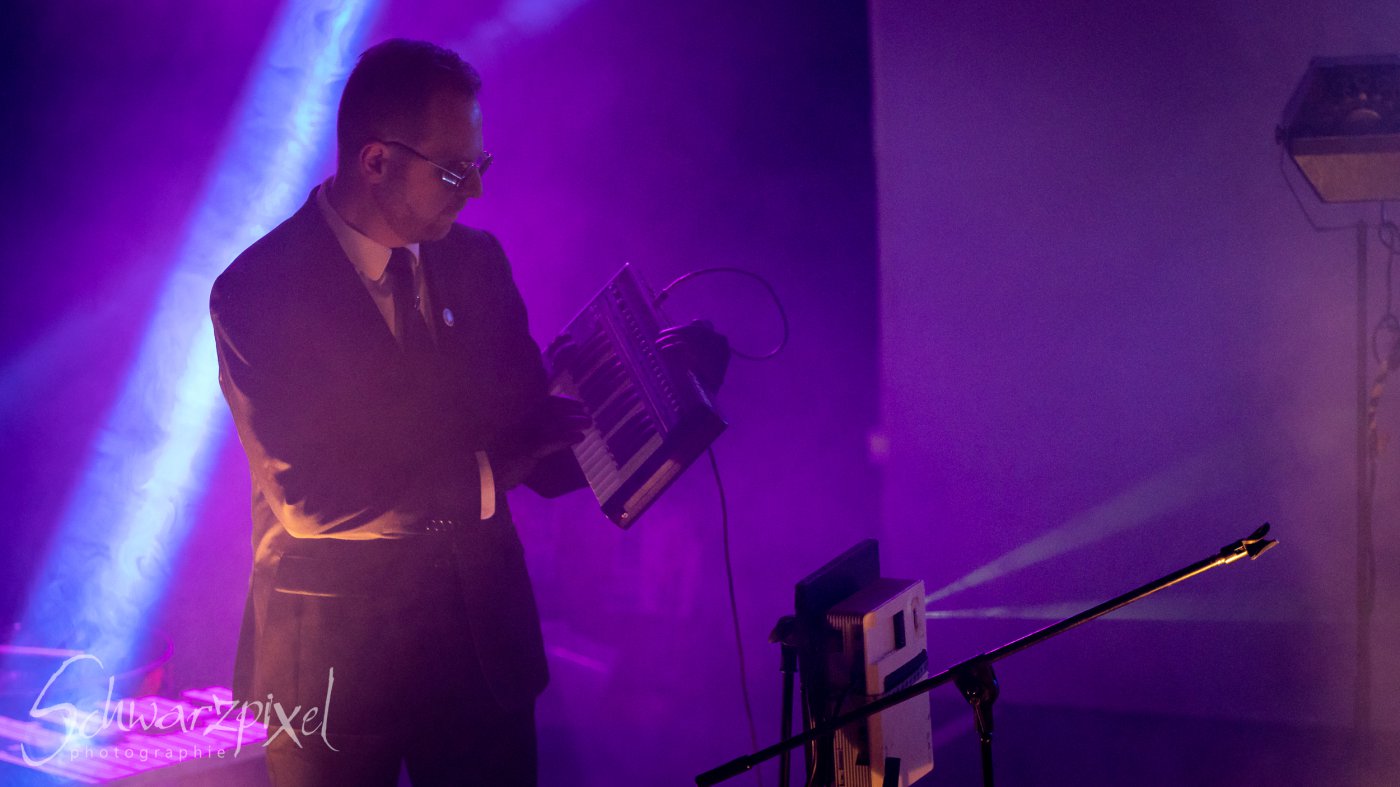 WELLE:ERDBALL - FILM-FUNK-FERNSEHEN – TRILOGIE TOURNEE