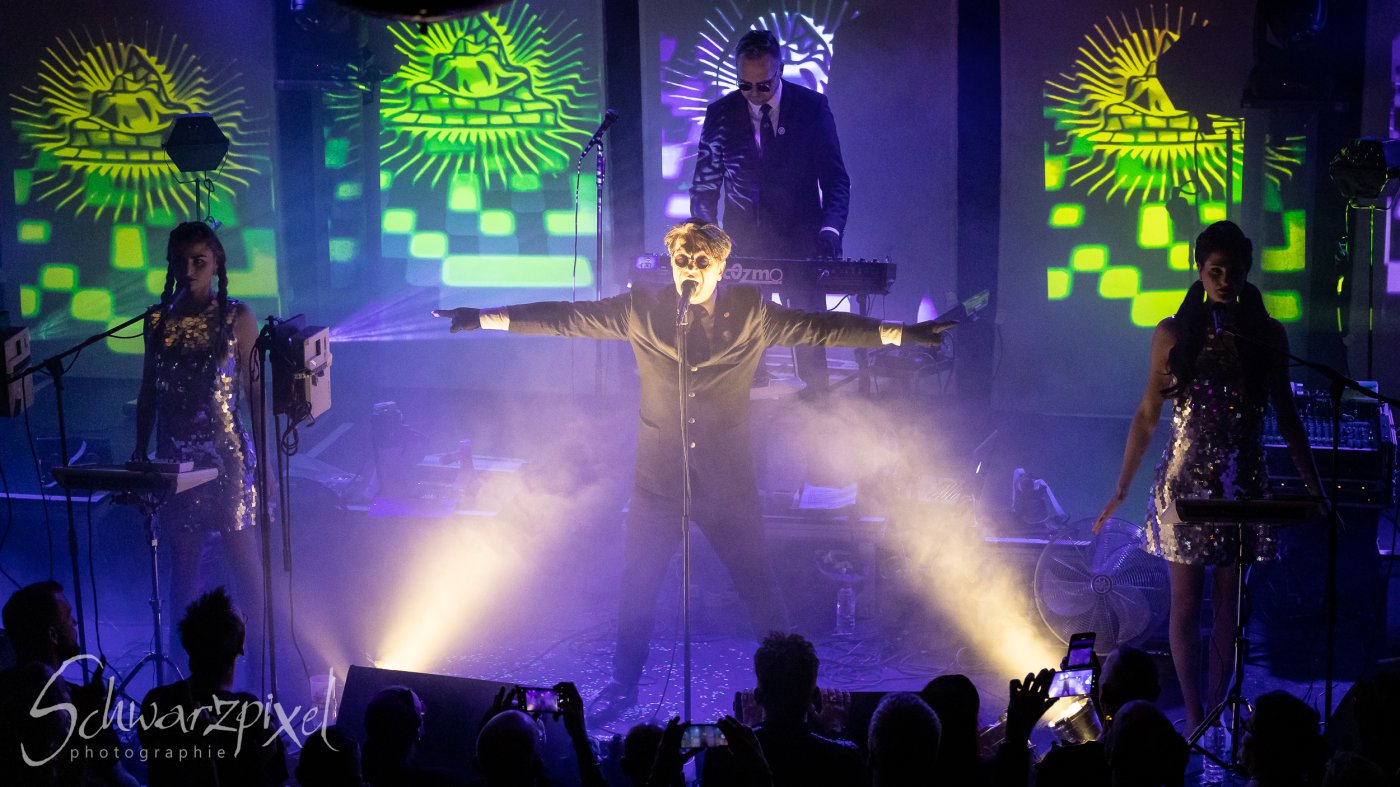 WELLE:ERDBALL - FILM-FUNK-FERNSEHEN – TRILOGIE TOURNEE