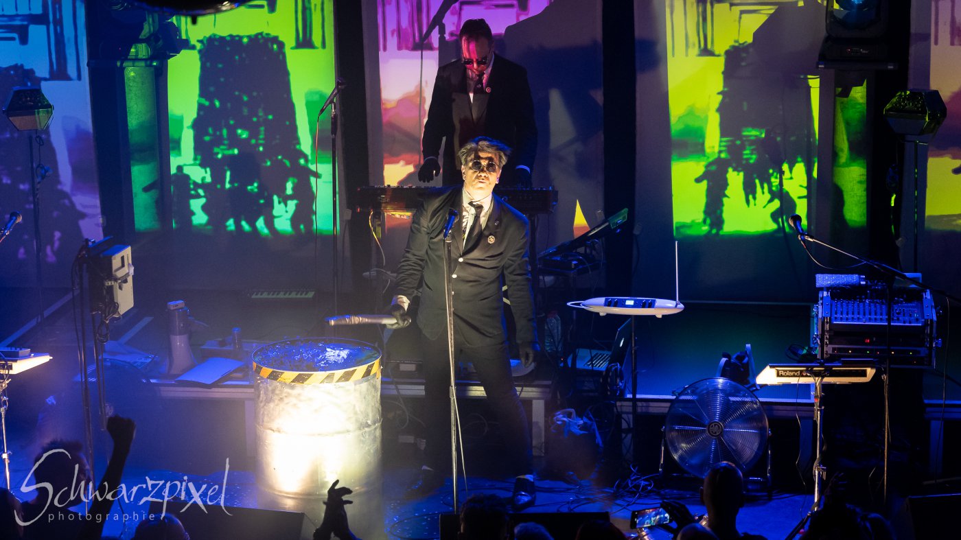 WELLE:ERDBALL - FILM-FUNK-FERNSEHEN – TRILOGIE TOURNEE