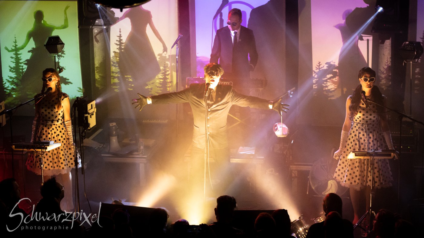 WELLE:ERDBALL - FILM-FUNK-FERNSEHEN – TRILOGIE TOURNEE