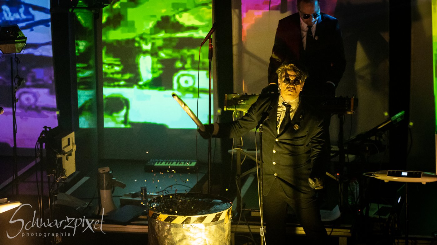 WELLE:ERDBALL - FILM-FUNK-FERNSEHEN – TRILOGIE TOURNEE