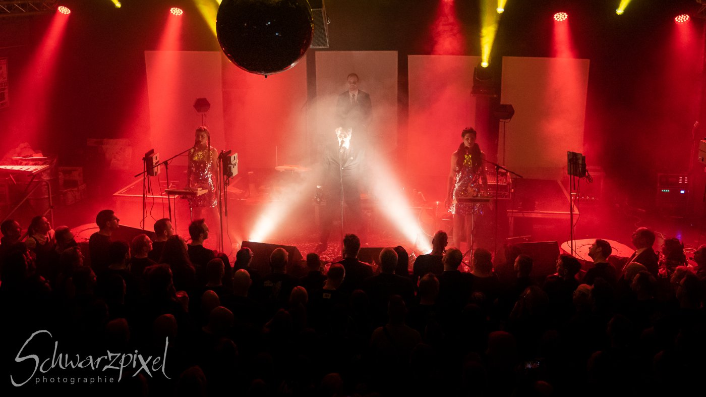 WELLE:ERDBALL - FILM-FUNK-FERNSEHEN – TRILOGIE TOURNEE