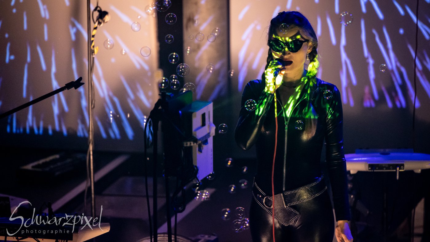 WELLE:ERDBALL - FILM-FUNK-FERNSEHEN – TRILOGIE TOURNEE