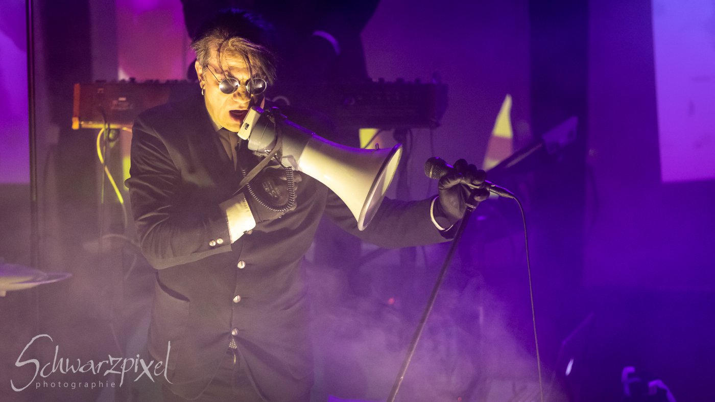 WELLE:ERDBALL - FILM-FUNK-FERNSEHEN – TRILOGIE TOURNEE