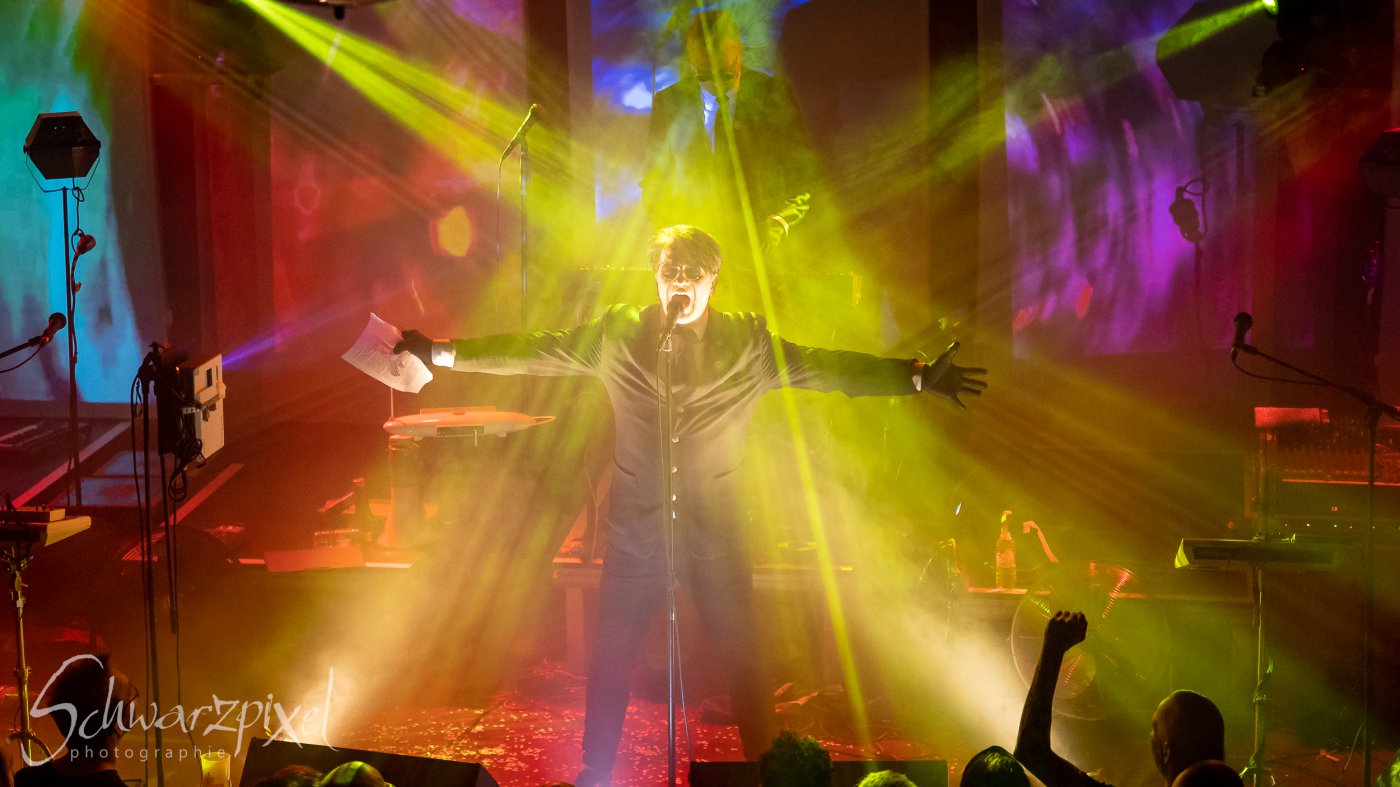 WELLE:ERDBALL - FILM-FUNK-FERNSEHEN – TRILOGIE TOURNEE