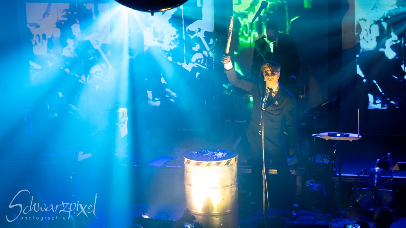 WELLE:ERDBALL - FILM-FUNK-FERNSEHEN – TRILOGIE TOURNEE
