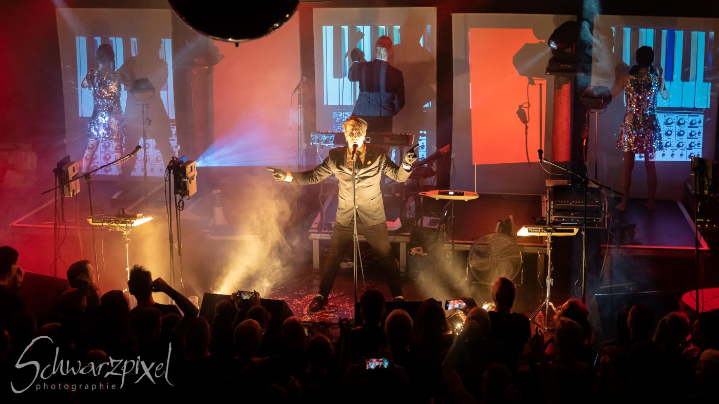 WELLE:ERDBALL - FILM-FUNK-FERNSEHEN – TRILOGIE TOURNEE