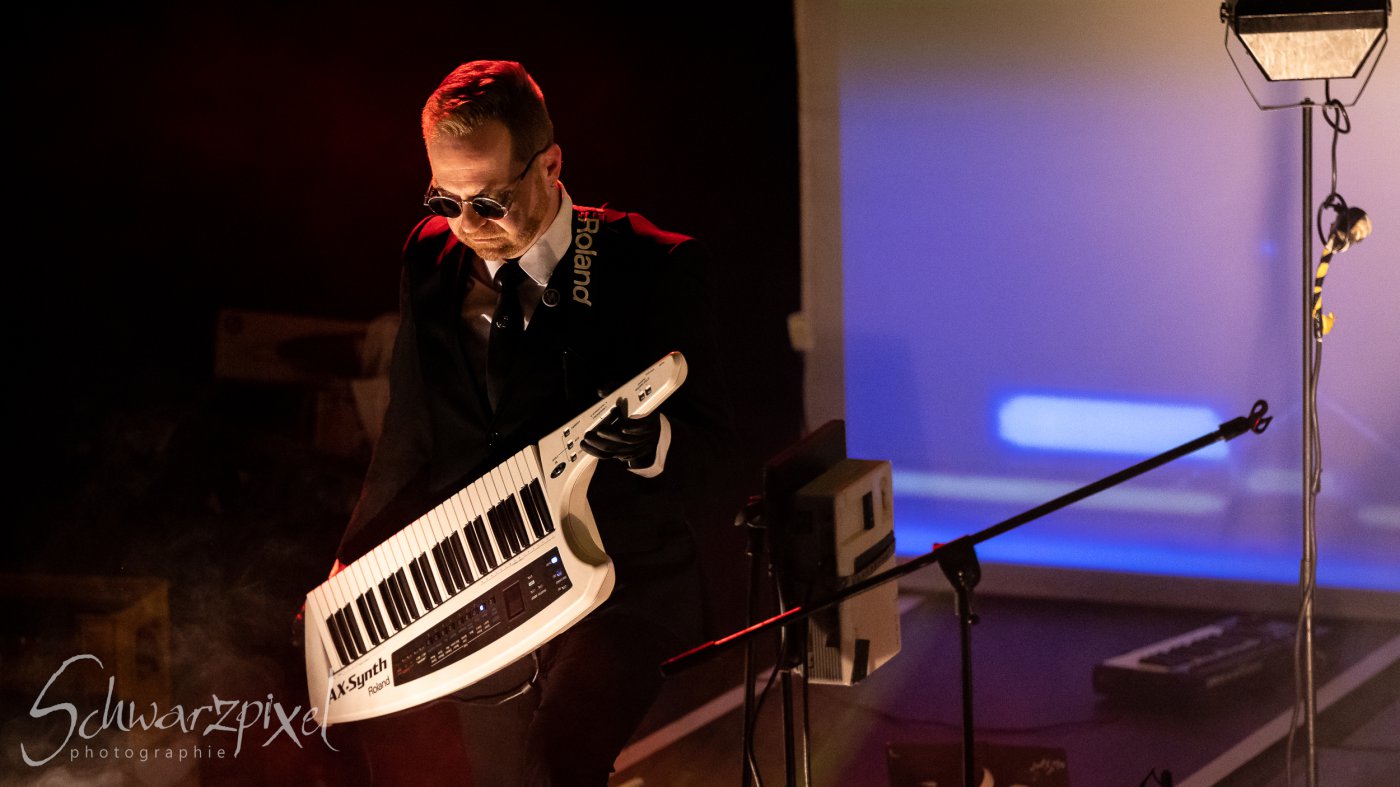 WELLE:ERDBALL - FILM-FUNK-FERNSEHEN – TRILOGIE TOURNEE