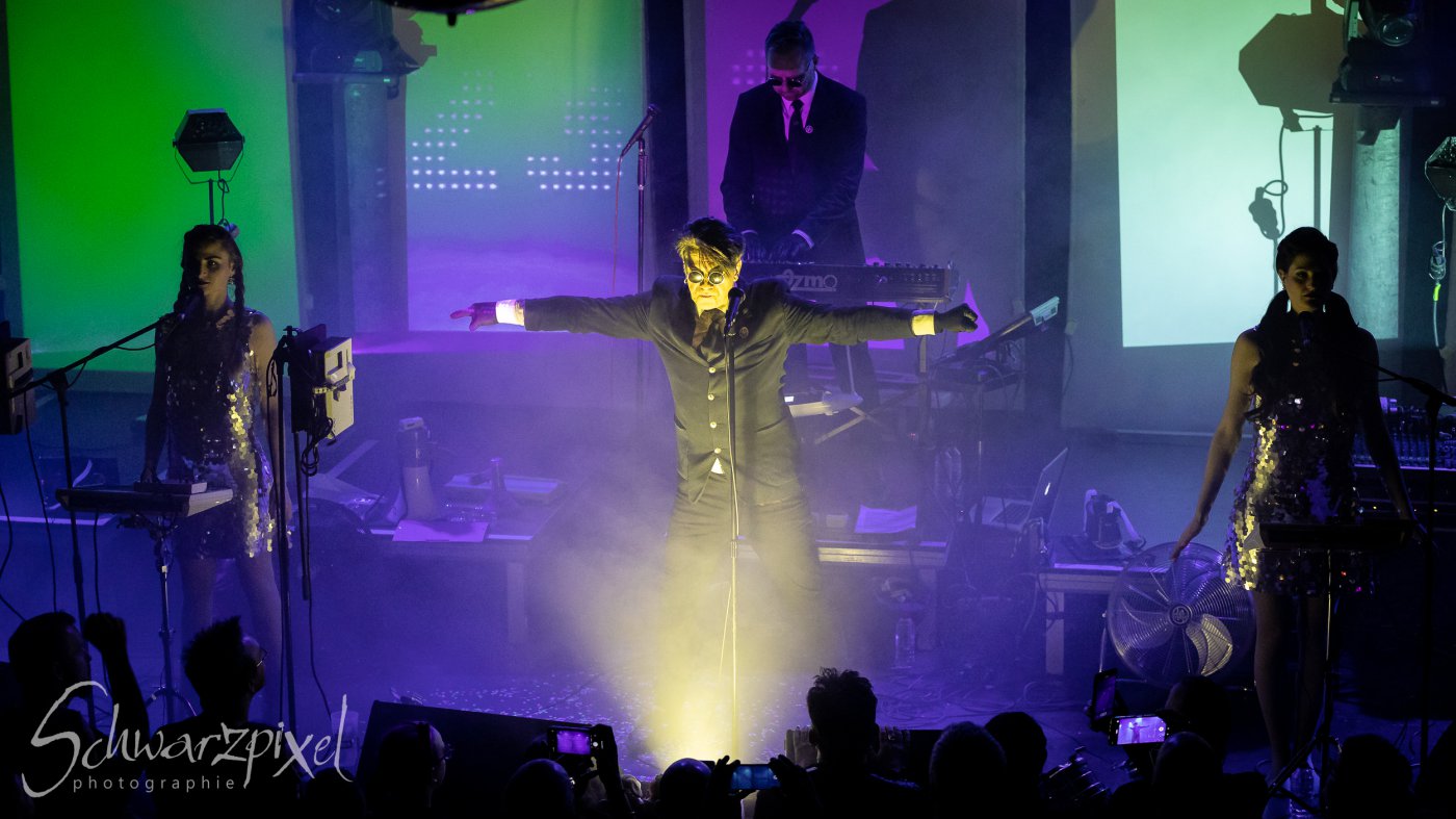 WELLE:ERDBALL - FILM-FUNK-FERNSEHEN – TRILOGIE TOURNEE